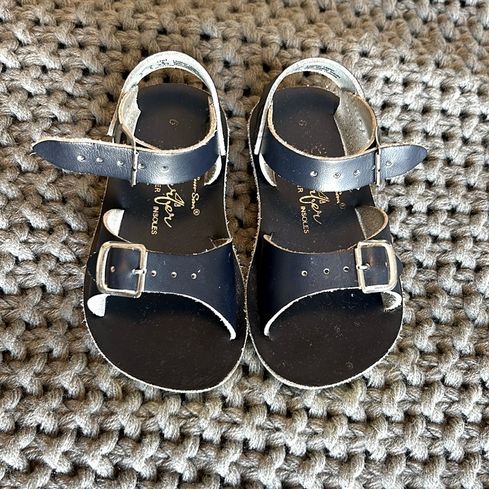 Sun sans surfers in navy